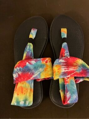 Sanuk "Yoga Sling 2" Rainbow Tie-Dye Sandals Comfort Boho Hippie Deadhead EUC 9